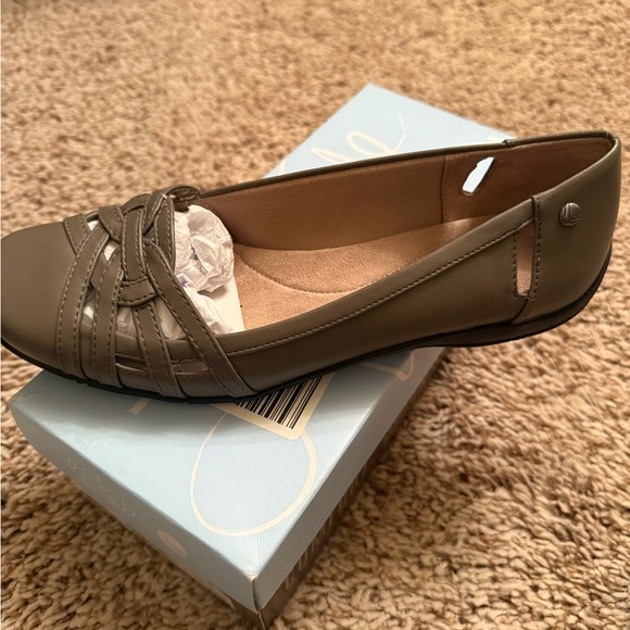 NEW Life Stride Women's Gray Flats - Picture 3 of 9